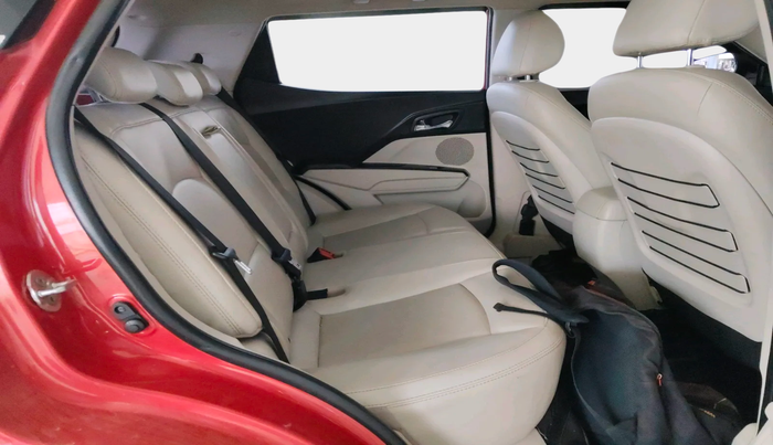 2020 Mahindra XUV300 W8 (O) 1.5 DIESEL, Diesel, Manual, 1,40,276 km, interior