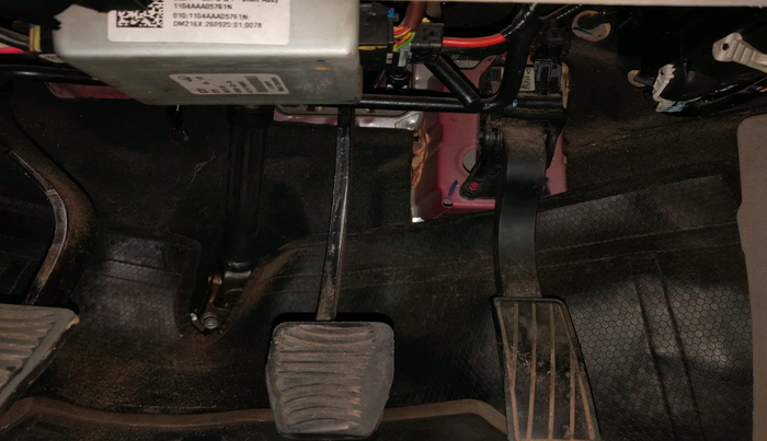 2020 Mahindra XUV300 W8 (O) 1.5 DIESEL, Diesel, Manual, 1,40,276 km, interior