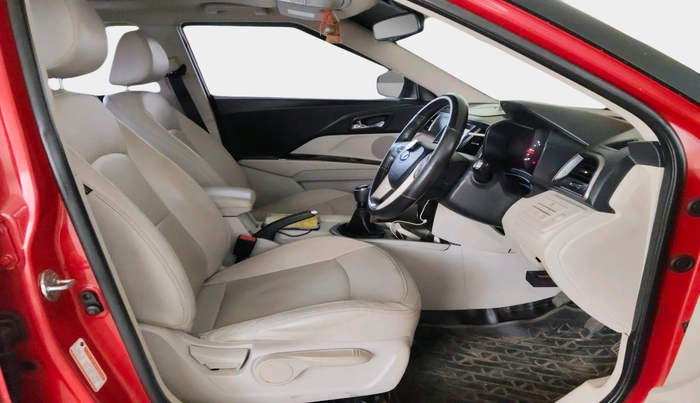 2020 Mahindra XUV300 W8 (O) 1.5 DIESEL, Diesel, Manual, 1,40,276 km, interior