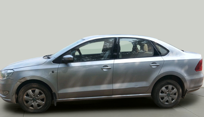 2013 Skoda Rapid AMBITION 1.6 MPI MT, Petrol, Manual, 50,643 km, exterior