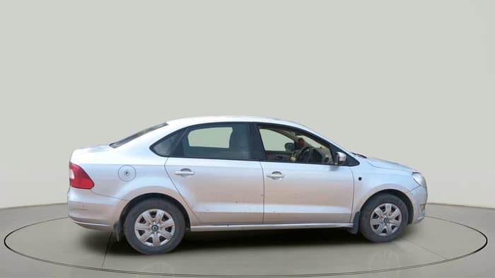 2013 Skoda Rapid AMBITION 1.6 MPI MT, Petrol, Manual, 50,643 km, exterior