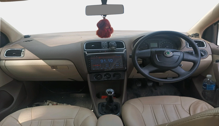 2013 Skoda Rapid AMBITION 1.6 MPI MT, Petrol, Manual, 50,643 km, interior