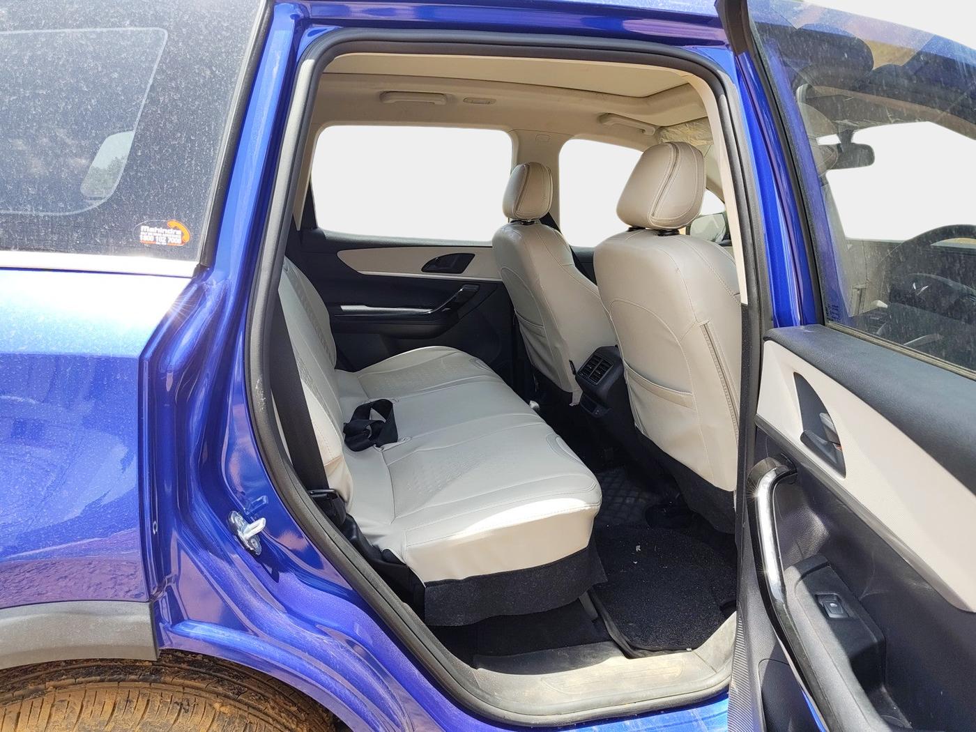 2024 Mahindra XUV700 AX 5 P AT 5 STR, Petrol, Automatic, 12,191 km, interior