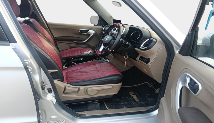 2016 Mahindra TUV300 T8 AMT, Diesel, Automatic, 93,887 km, interior
