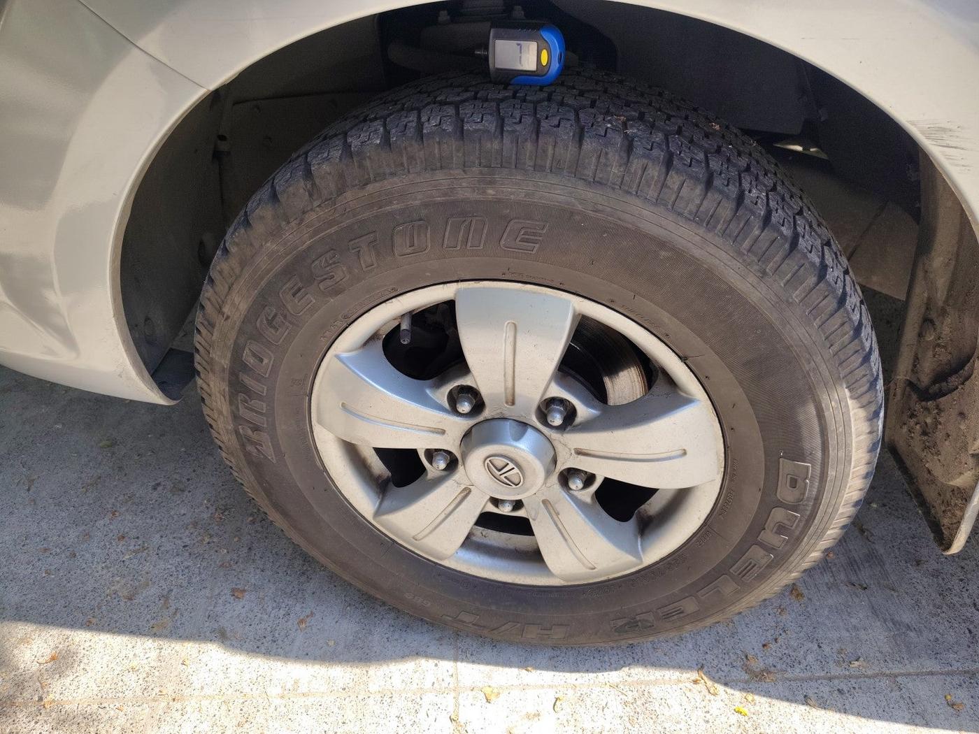 2012 Tata Safari Storme 2.2 VX 4X2, Diesel, Manual, 1,74,435 km, tyre