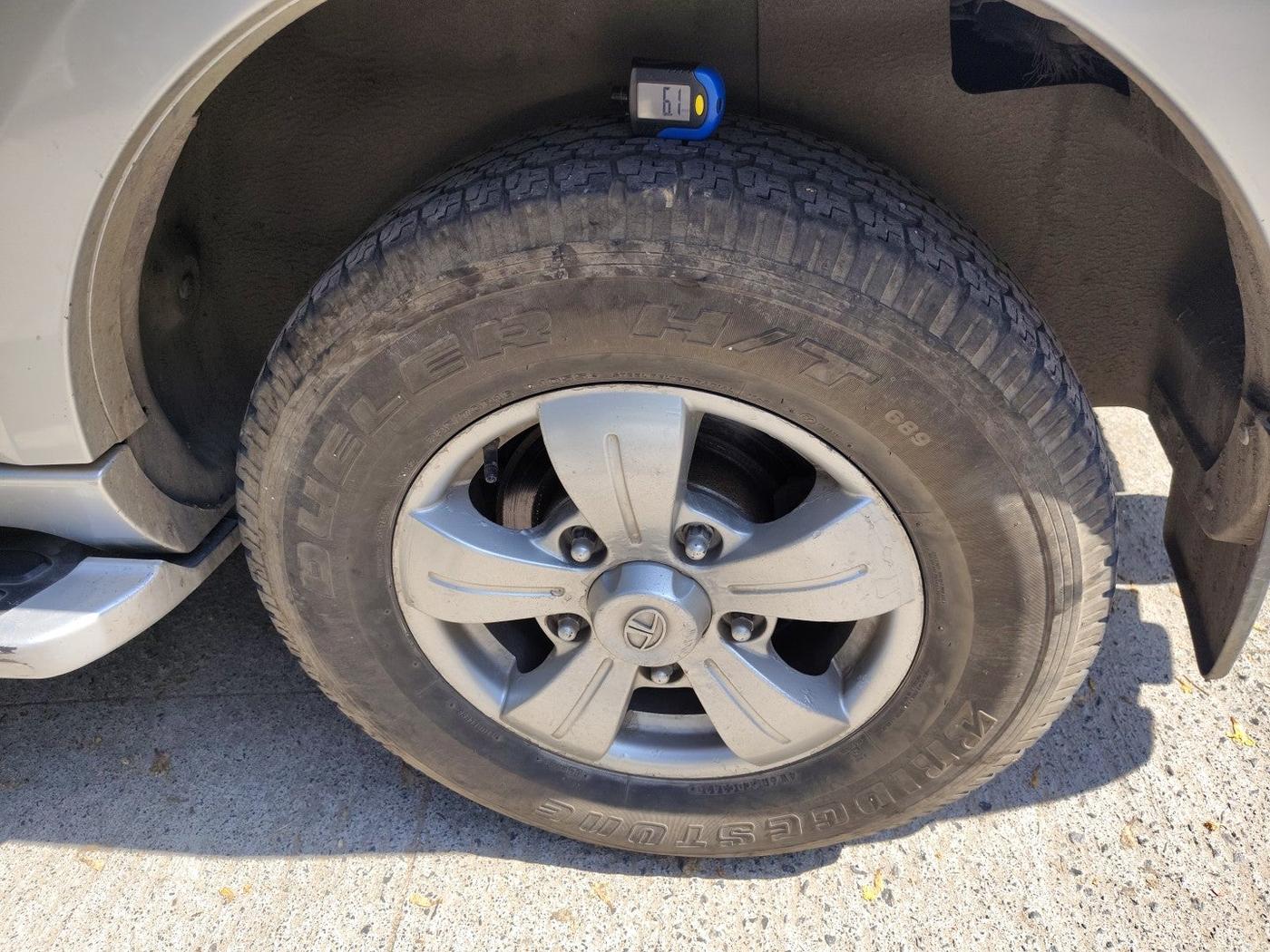 2012 Tata Safari Storme 2.2 VX 4X2, Diesel, Manual, 1,74,435 km, tyre