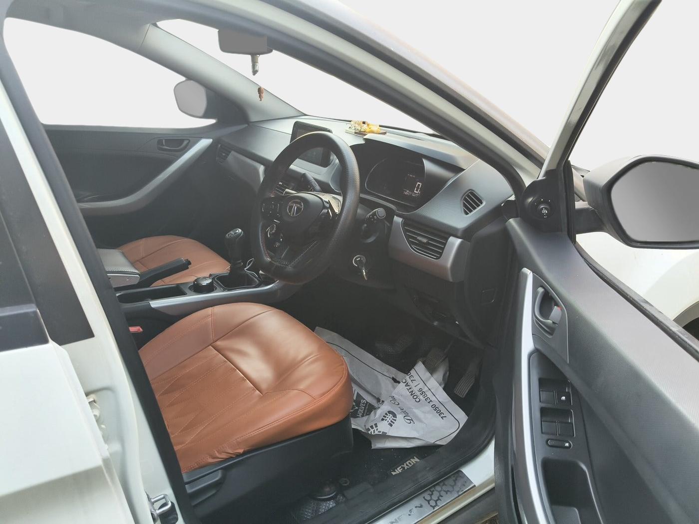 2023 Tata NEXON XM SUNROOF PETROL, Petrol, Manual, 31,835 km, interior