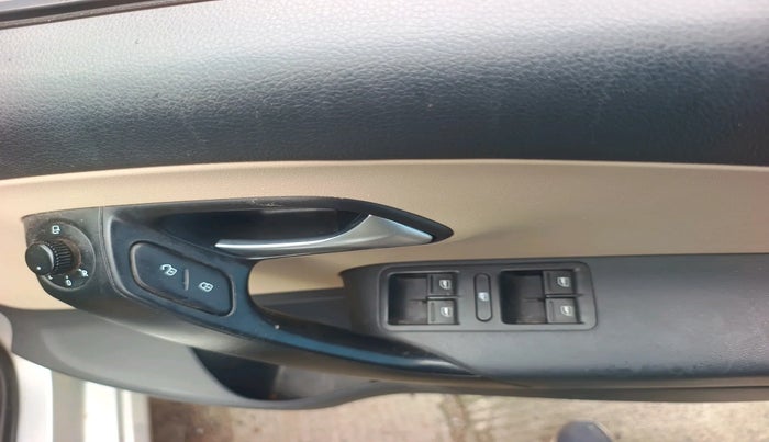 2016 Volkswagen Polo HIGHLINE1.2L, Petrol, Manual, 79,978 km, interior