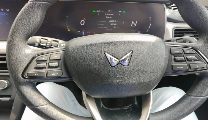 2024 Mahindra XUV700 AX 5 P MT 7 STR, Petrol, Manual, 16,043 km, interior