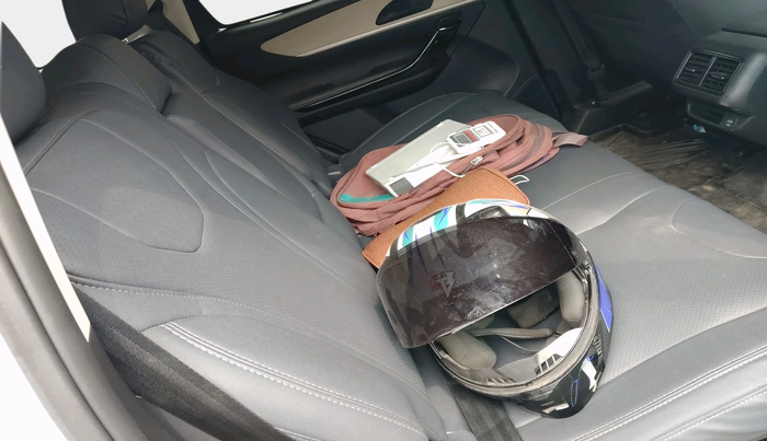 2024 Mahindra XUV700 AX 5 P MT 7 STR, Petrol, Manual, 16,043 km, interior