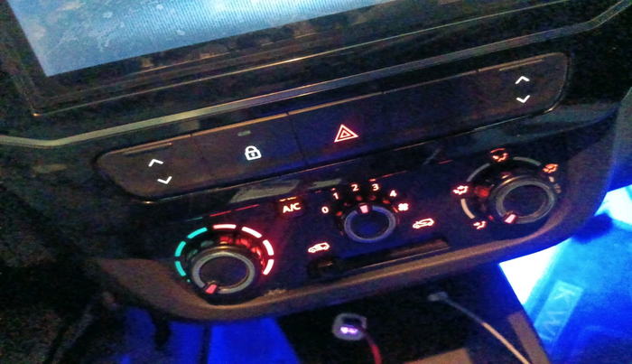 2022 Renault Kwid RXT 1.0 AMT, Petrol, Automatic, 17,977 km, interior