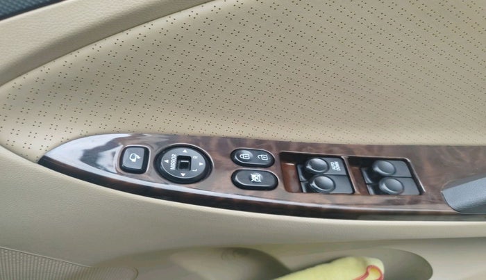 2013 Hyundai Verna FLUIDIC 1.6 VTVT SX, Petrol, Manual, 5,86,565 km, interior