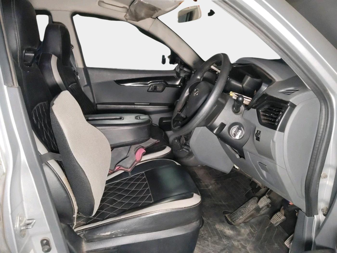 2017 Mahindra KUV 100 NXT K2 P 6 STR, Petrol, Manual, 58,130 km, interior