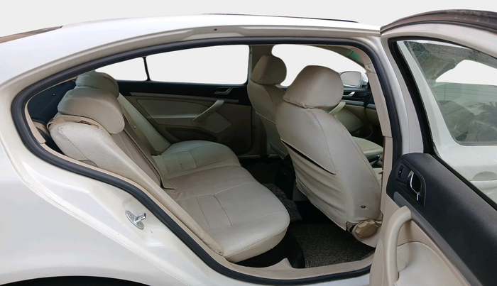 2012 Skoda Laura AMBIENTE 2.0 TDI CR MT, Diesel, Manual, 1,77,917 km, interior