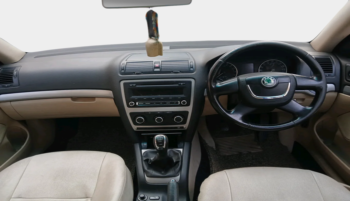 2012 Skoda Laura AMBIENTE 2.0 TDI CR MT, Diesel, Manual, 1,77,917 km, interior