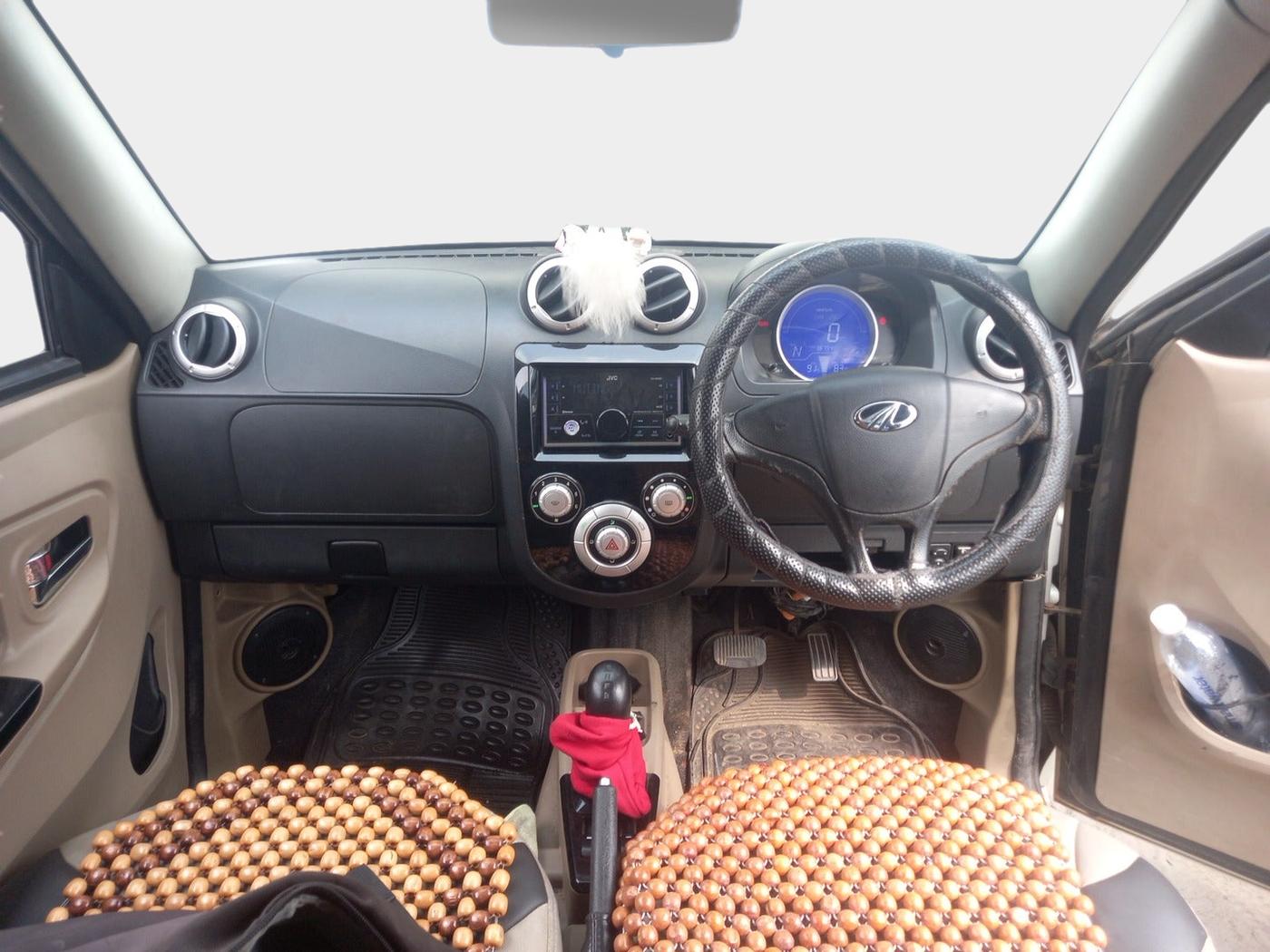 2017 Mahindra E20 Plus P4, Electric, Automatic, 36,756 km, interior