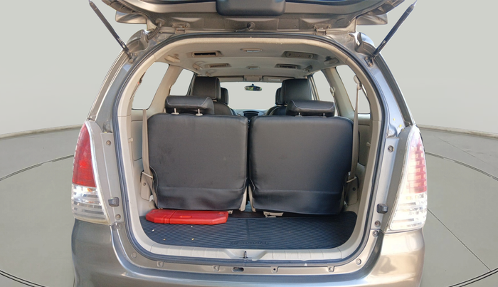 2010 Toyota Innova V 2.5 7 STR, Diesel, Manual, 1,05,304 km, exterior