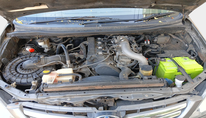 2010 Toyota Innova V 2.5 7 STR, Diesel, Manual, 1,05,304 km, exterior