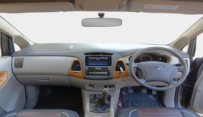 2010 Toyota Innova V 2.5 7 STR, Diesel, Manual, 1,05,304 km, interior