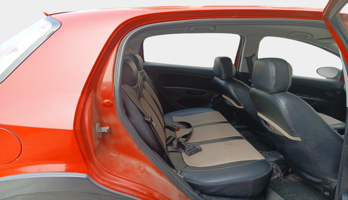 2015 Fiat Avventura ACTIVE MULTIJET 1.3, Diesel, Manual, 1,56,088 km, interior