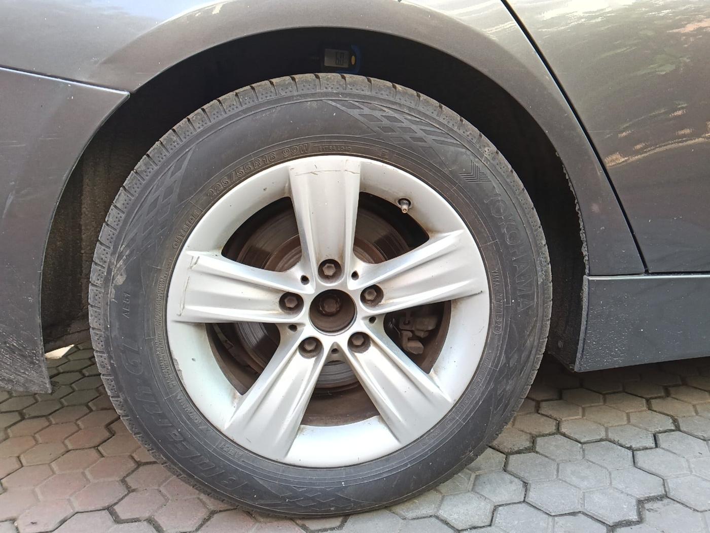 2013 BMW 3 Series 320d, Diesel, Automatic, 1,25,020 km, tyre