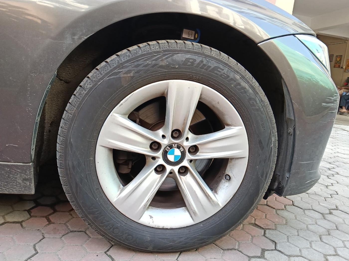 2013 BMW 3 Series 320d, Diesel, Automatic, 1,25,020 km, tyre