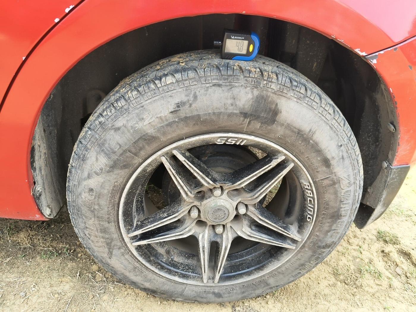 2017 Maruti Swift VDI, Diesel, Manual, 73,885 km, tyre