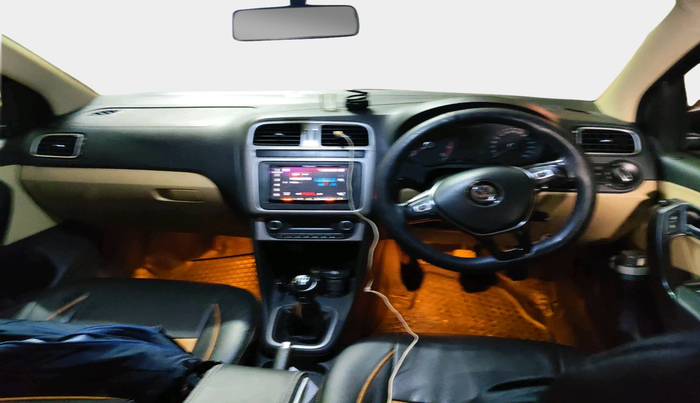 2015 Volkswagen Polo HIGHLINE1.2L, Petrol, Manual, 1,27,349 km, interior