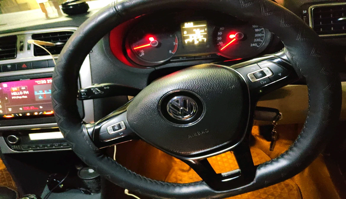 2015 Volkswagen Polo HIGHLINE1.2L, Petrol, Manual, 1,27,349 km, interior