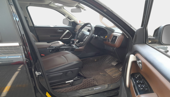 2024 Mahindra SCORPIO-N Z8 DIESEL AT 2WD 7 STR, Diesel, Automatic, 13,000 km, interior