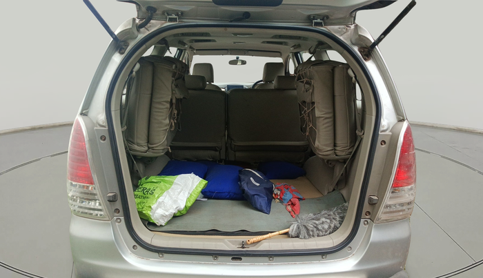 2011 Toyota Innova 2.5 G4 8 STR, Diesel, Manual, 1,21,638 km, exterior