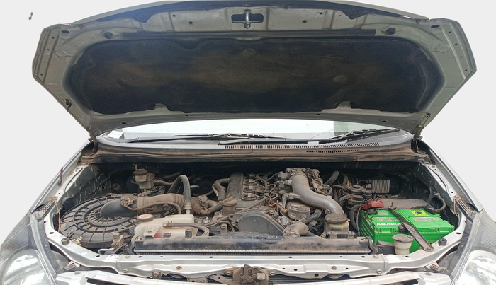 2011 Toyota Innova 2.5 G4 8 STR, Diesel, Manual, 1,21,638 km, exterior