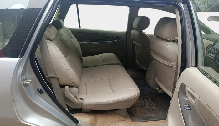 2011 Toyota Innova 2.5 G4 8 STR, Diesel, Manual, 1,21,638 km, interior