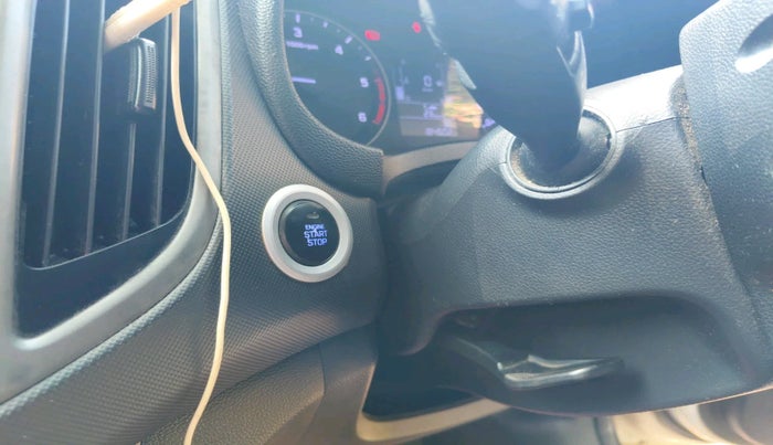 2017 Hyundai Creta SX PLUS 1.6 DIESEL DUAL TONE, Diesel, Manual, 1,84,602 km, interior