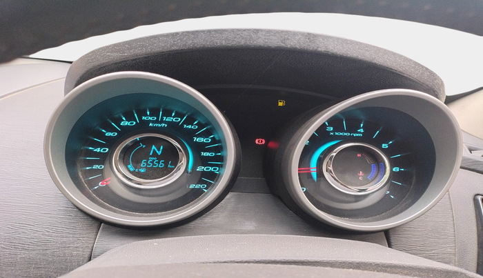 2016 Mahindra XUV500 W8, Diesel, Manual, 65,561 km, interior