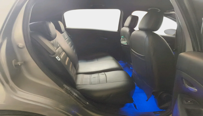 2016 Fiat Punto EVO MULTIJET 1.3 90 HP, Diesel, Manual, 1,10,884 km, interior