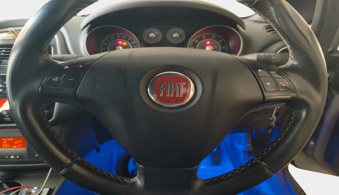 2016 Fiat Punto EVO MULTIJET 1.3 90 HP, Diesel, Manual, 1,10,884 km, interior