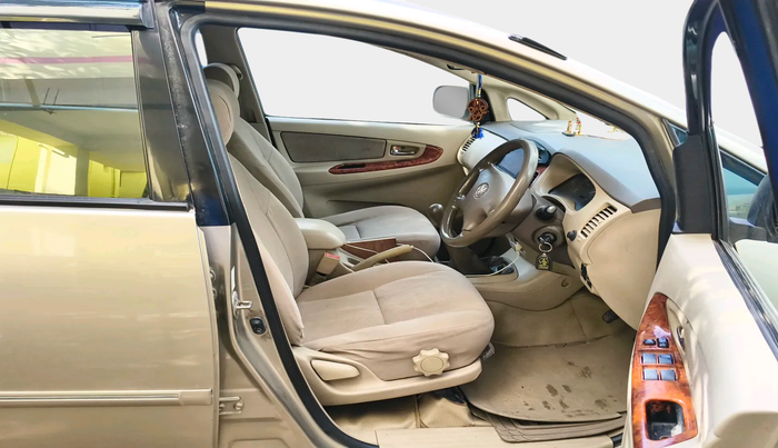 2006 Toyota Innova V 2.5 7 STR, Diesel, Manual, 3,03,318 km, interior