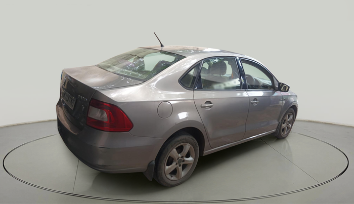 2014 Skoda Rapid ELEGANCE 1.6 TDI CR MT, Diesel, Manual, 98,561 km, exterior