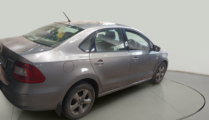 2014 Skoda Rapid ELEGANCE 1.6 TDI CR MT, Diesel, Manual, 98,561 km, exterior
