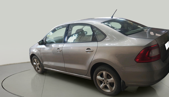 2014 Skoda Rapid ELEGANCE 1.6 TDI CR MT, Diesel, Manual, 98,561 km, exterior