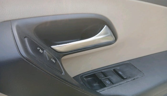 2010 Volkswagen Polo COMFORTLINE 1.2L PETROL, Petrol, Manual, 1,24,237 km, interior