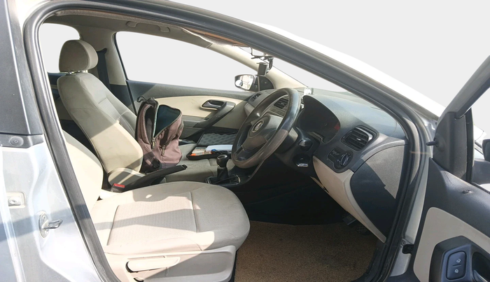 2010 Volkswagen Polo COMFORTLINE 1.2L PETROL, Petrol, Manual, 1,24,237 km, interior