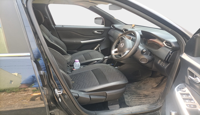 2024 Nissan MAGNITE XV PREMIUM TURBO CVT, Petrol, Automatic, 14,228 km, interior