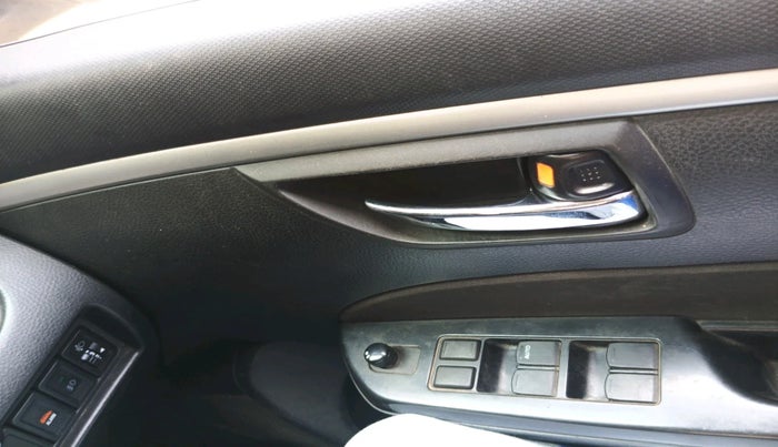 2013 Maruti Swift VXI, Petrol, Manual, 91,725 km, interior