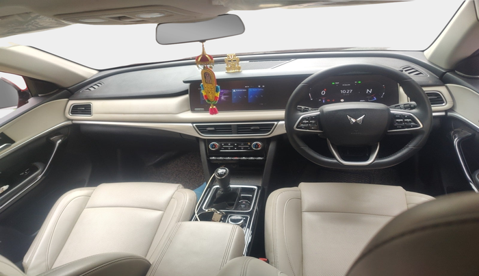 2023 Mahindra XUV700 AX 7 LUXURY D MT 7 STR, Diesel, Manual, 47,074 km, interior