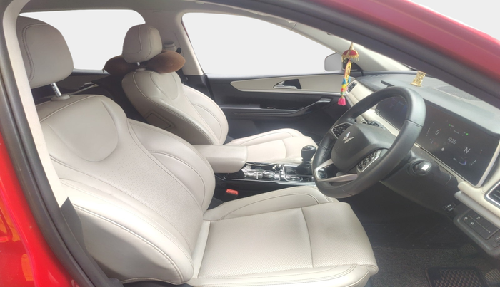 2023 Mahindra XUV700 AX 7 LUXURY D MT 7 STR, Diesel, Manual, 47,074 km, interior