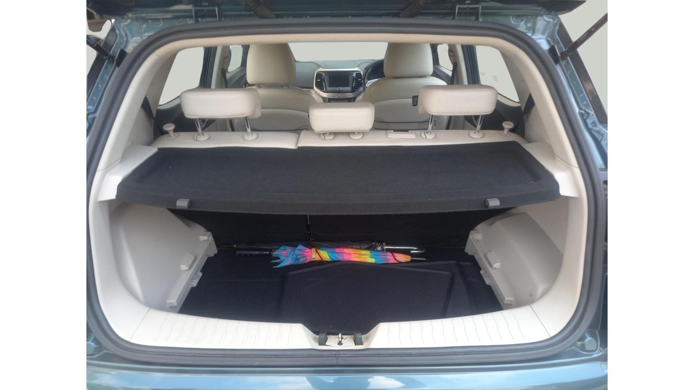 2019 Mahindra XUV300 W8 (O) 1.5 DIESEL AMT, Diesel, Automatic, 77,042 km, exterior