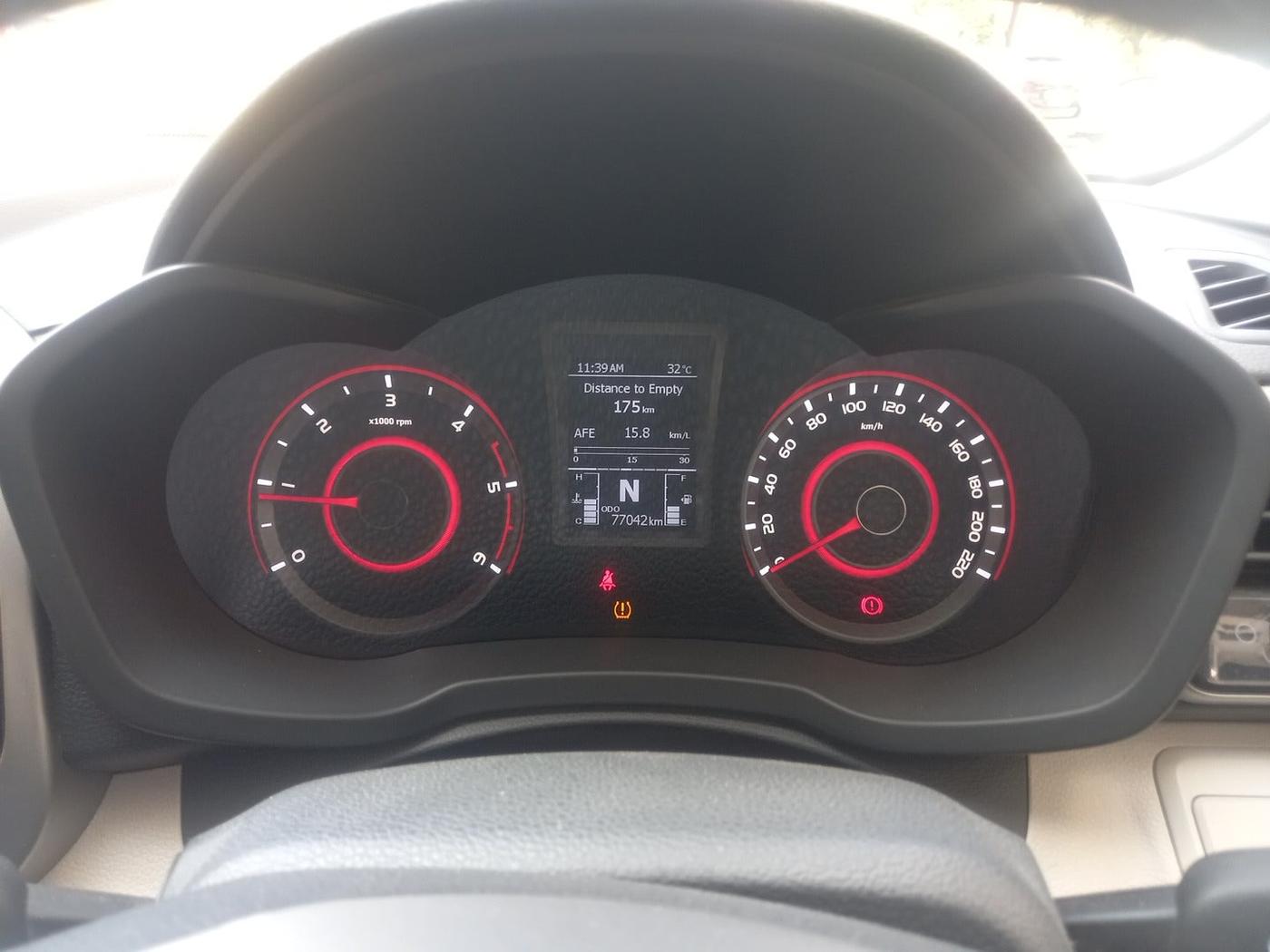 2019 Mahindra XUV300 W8 (O) 1.5 DIESEL AMT, Diesel, Automatic, 77,042 km, interior