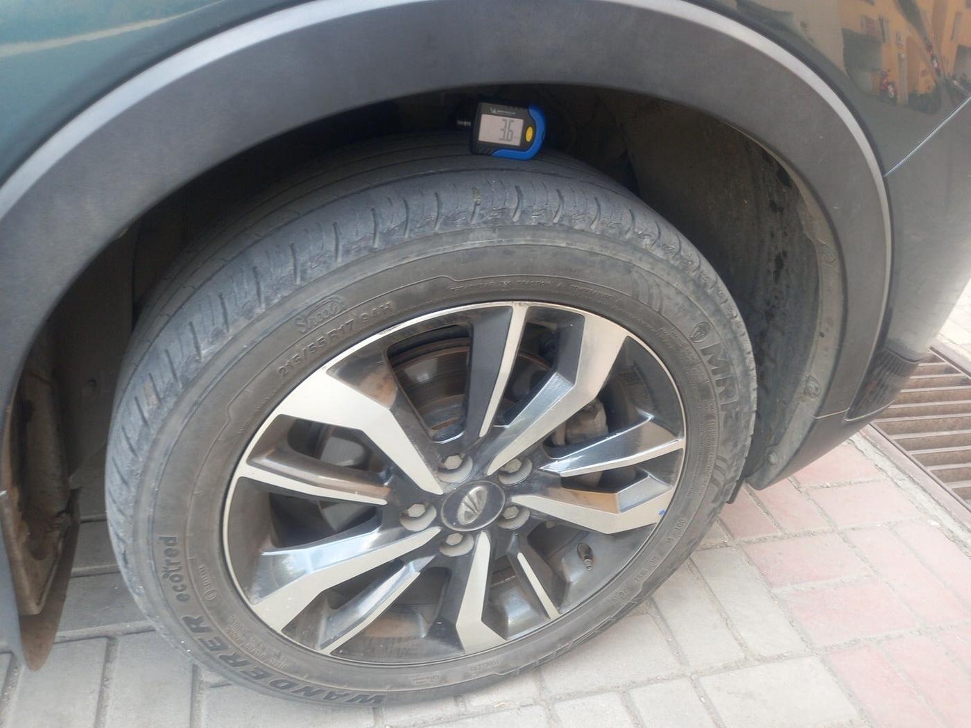 2019 Mahindra XUV300 W8 (O) 1.5 DIESEL AMT, Diesel, Automatic, 77,042 km, tyre
